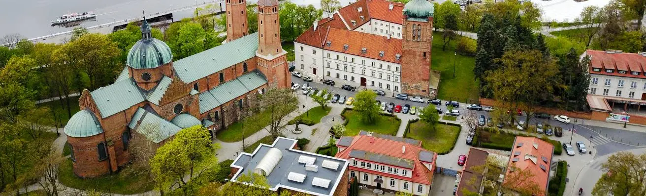 `Alab w domu - ${capitalizedCity}`