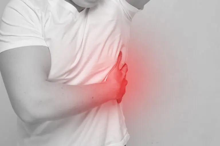 Neuralgia międzyżebrowa (nerwoból międzyżebrowy) – jak się objawia i ile trwa? Czy wymaga leczenia?