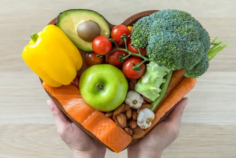 Dieta w hipercholesterolemii. Co jeść, a czego unikać przy wysokim cholesterolu? Przykładowy jadłospis
