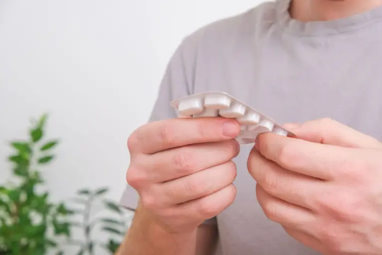 Zatrucie paracetamolem. Czym grozi przedawkowanie paracetamolu?