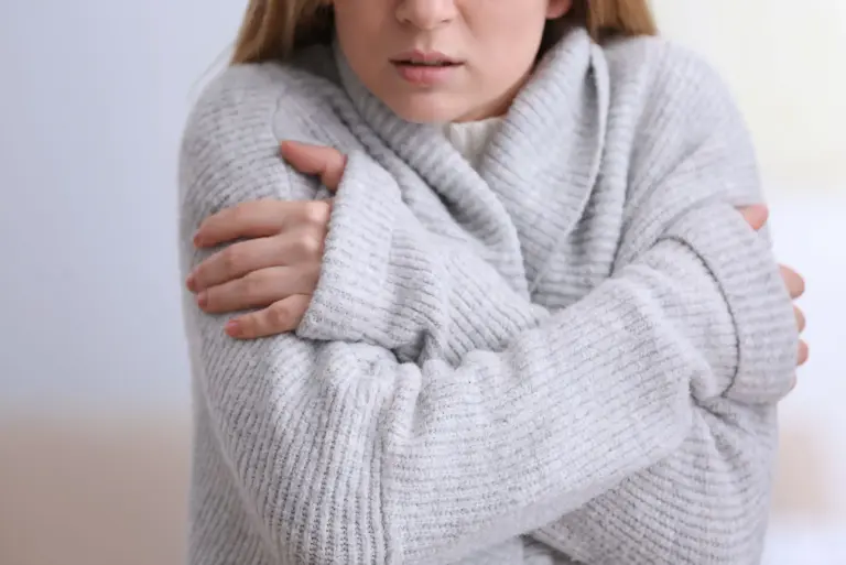 Ciągłe uczucie zimna – możliwe przyczyny. Jakie badania wykonać?
