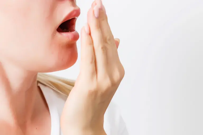 Halitoza i nieświeży oddech z żołądka. Przyczyny, diagnostyka i leczenie