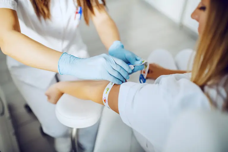 Badania hormonalne – w którym dniu cyklu wykonać i jak się przygotować do badania?