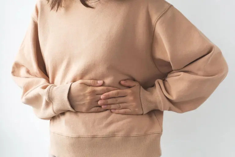 Zespół dziadka do orzechów – czym jest i jakie są objawy? Diagnostyka i leczenie