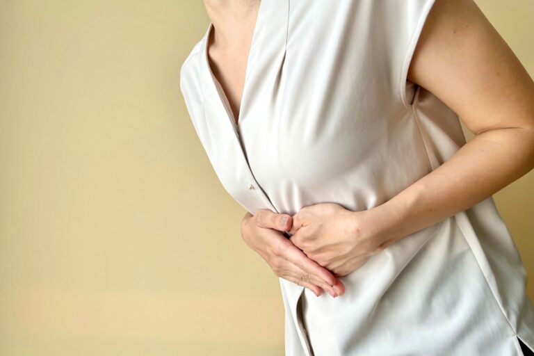 Nerwica żołądka – czym jest i jak ją rozpoznać? Objawy, diagnostyka i leczenie