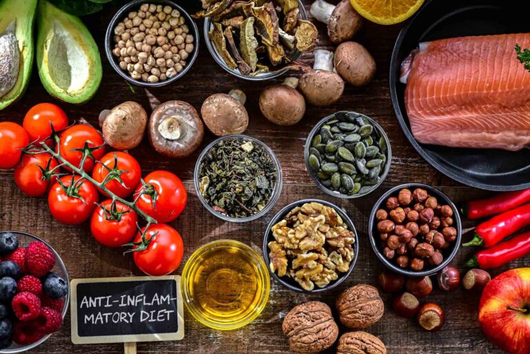 Dieta przeciwzapalna – co jeść, a czego unikać? Przykładowe przepisy
