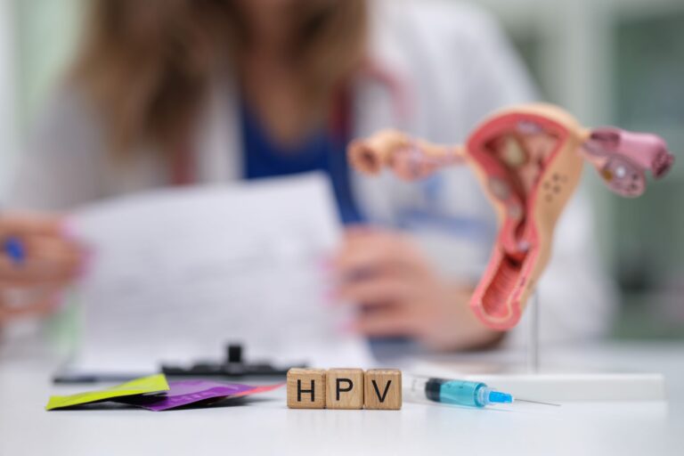 Objawy HPV u kobiet. Przyczyny, diagnostyka i leczenie