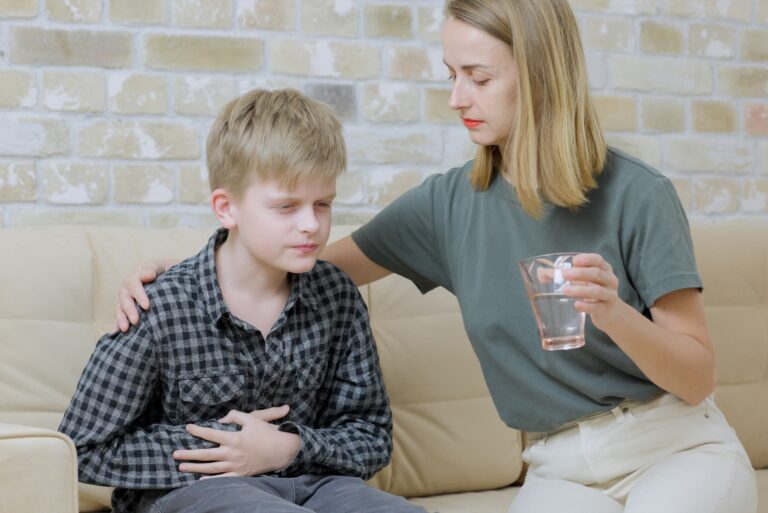 Wymioty u dziecka – możliwe przyczyny. Co robić, gdy dziecko wymiotuje?