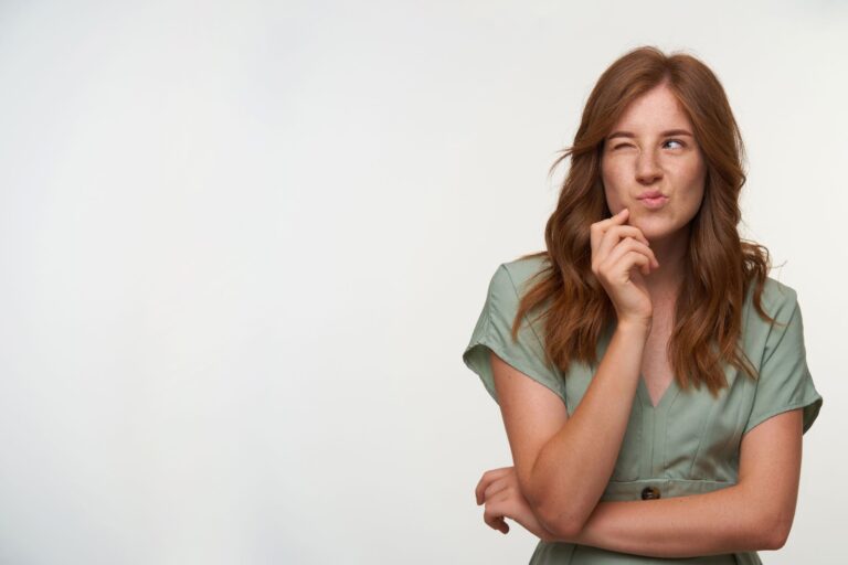 Przygryzanie policzków od środka – przyczyny i możliwe skutki