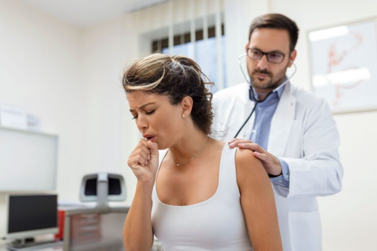 Świszczący oddech – dlaczego się pojawia i o czego może być objawem?