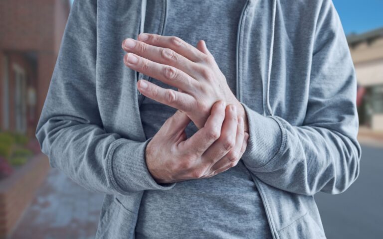 Ból neuropatyczny, czym się charakteryzuje? Objawy, przyczyny i leczenie