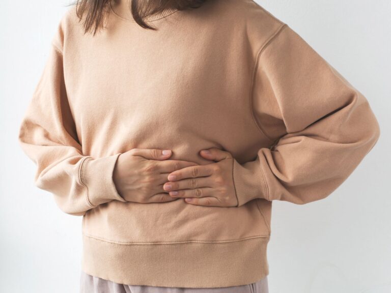 Zespół dziadka do orzechów – czym jest i jakie są objawy? Diagnostyka i leczenie